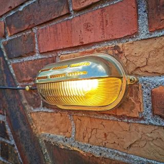 Venkovní industriální světlo s IP64 #brasslighting #vintagedesign